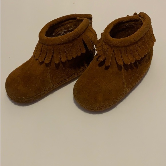 Baby Minnetonka moccasins with fringe - Picture 2 of 5